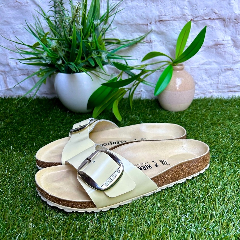 Birkenstock Cream Single-Buckle Slide Sandals - Picture 9 of 16